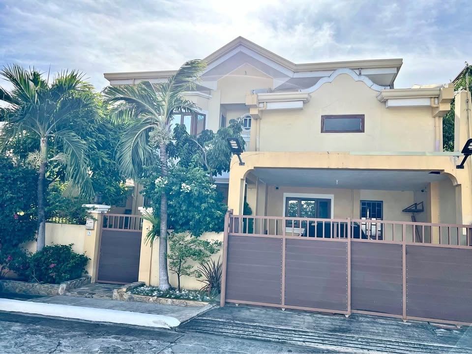Spacious 6BR House & Lot